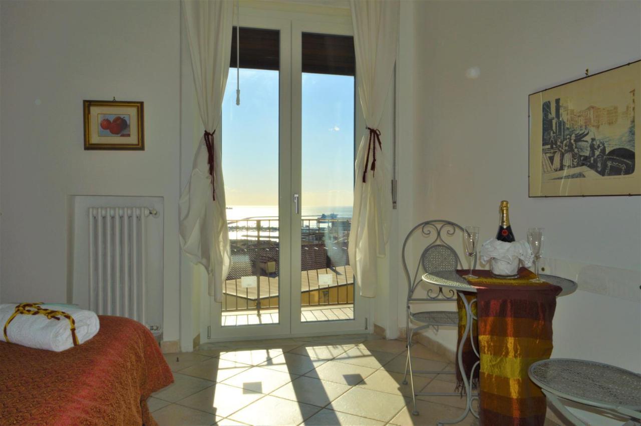 Antica Dimora In Centro Appartement Salerno Buitenkant foto