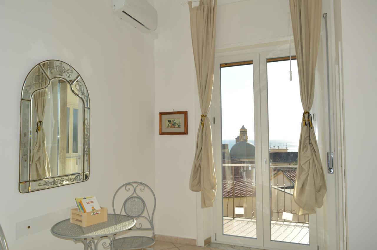 Antica Dimora In Centro Appartement Salerno Buitenkant foto