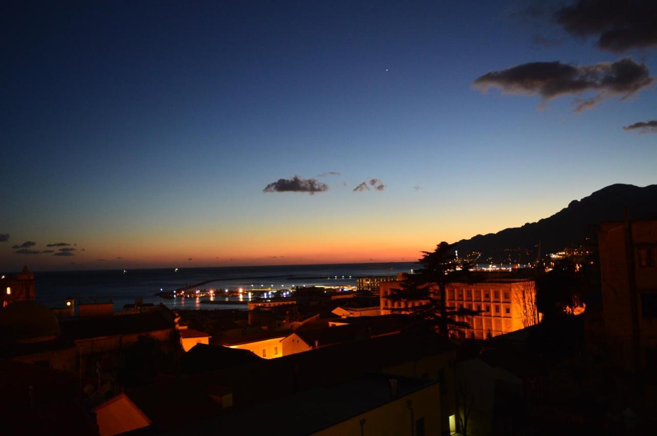 Antica Dimora In Centro Appartement Salerno Buitenkant foto